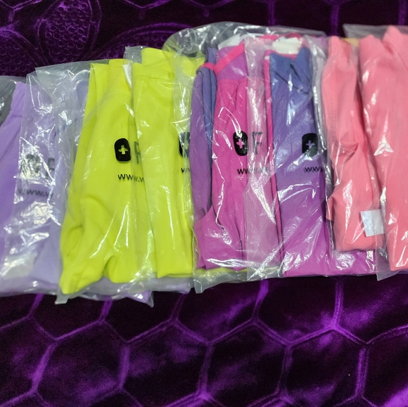 Figs Scrubs - Picture 3 of 8